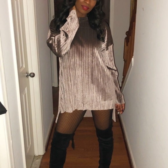 BOOHOO GRAY OVERSIZED PLEATED VELVET DIP BACK TUNIC IN SIZE 4 - Picture 2 of 5